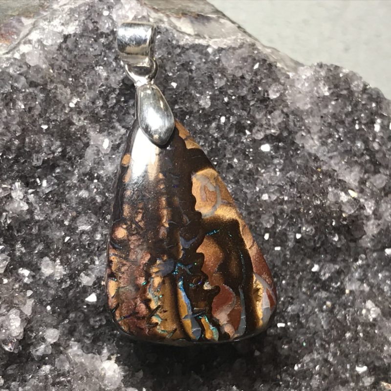 Pendentif en opale boulder