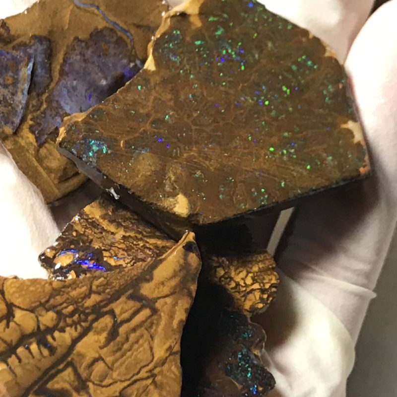 130g d'opale boulder brute (voir vidéo)