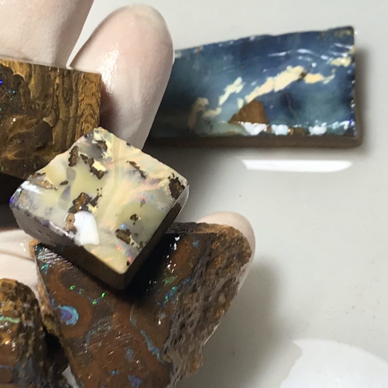 115g d'opale boulder brute (voir vidéo)