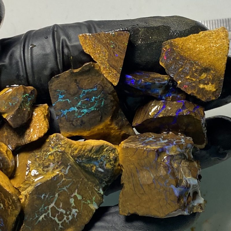 59g d'opale boulder brute (voir vidéo)