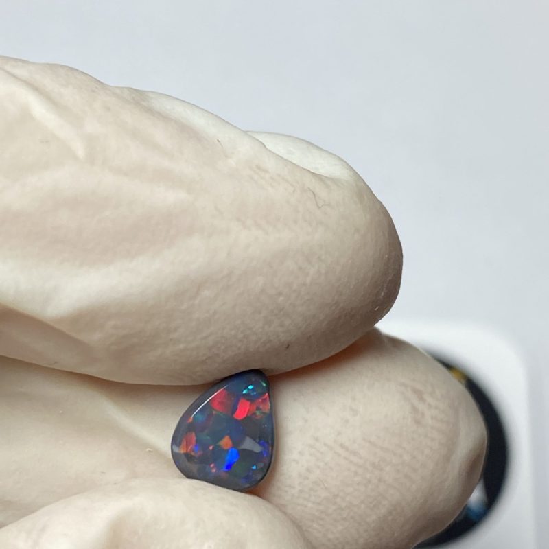 Opale noire australienne de Lightning Ridge de 0.57 ct (cLR-117)