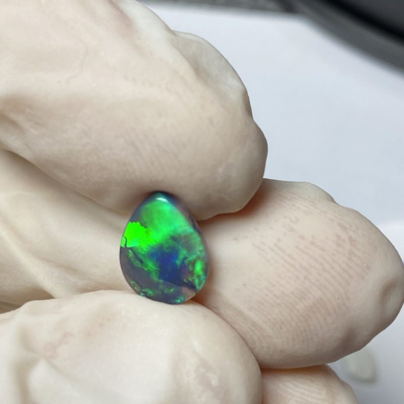 Opale noire australienne de Lightning Ridge de 1.10 ct (cLR-155)