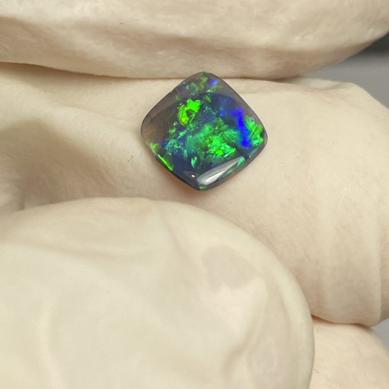 Opale foncée australienne de Lightning Ridge de 0.56 ct (cLR-136)