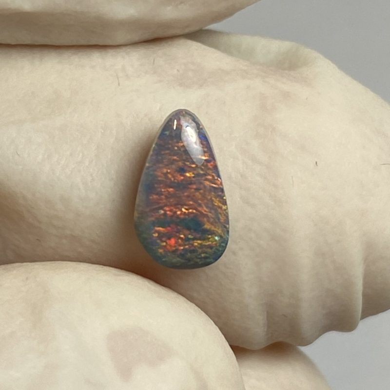 Opale foncée australienne de Lightning Ridge de 0.54 ct (cLR-84)