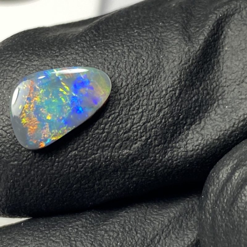 Opale foncée australienne de Lightning Ridge de 0.65 ct (cLR-140)