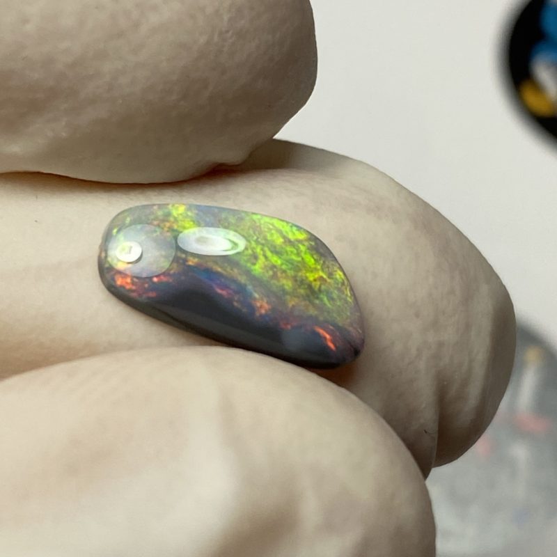 Opale foncée australienne de Lightning Ridge de 0.98 ct (cLR-143)