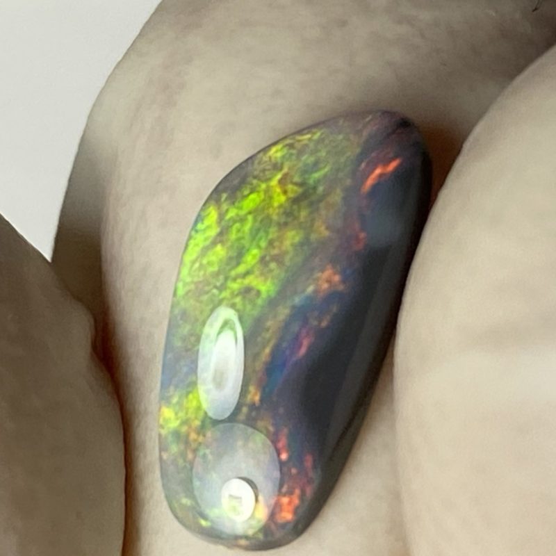 Opale foncée australienne de Lightning Ridge de 0.98 ct (cLR-143)