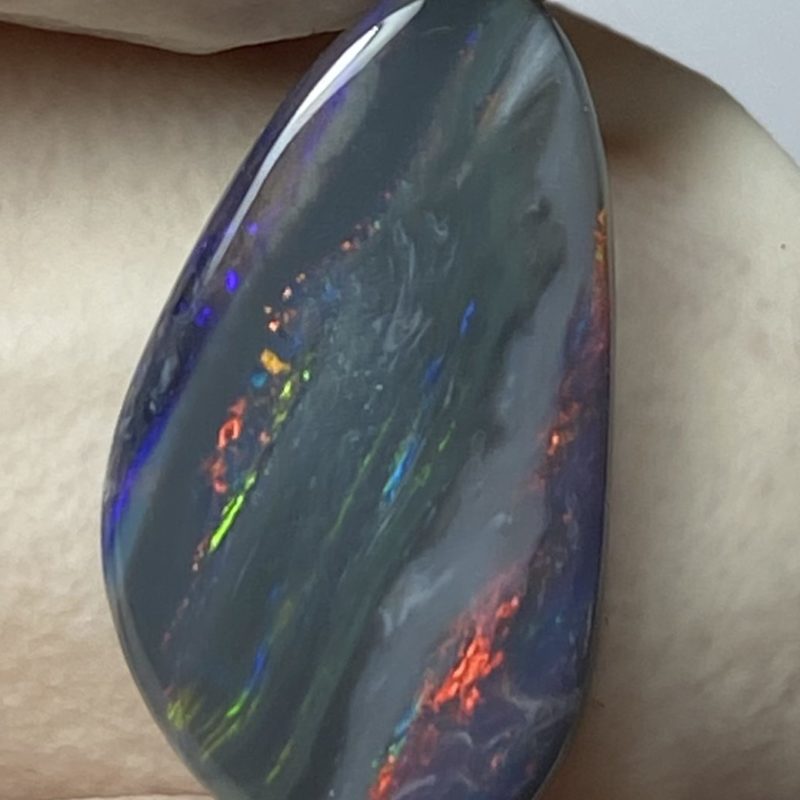 Opale foncée australienne de Lightning Ridge de 1.86 ct (cLR-157)