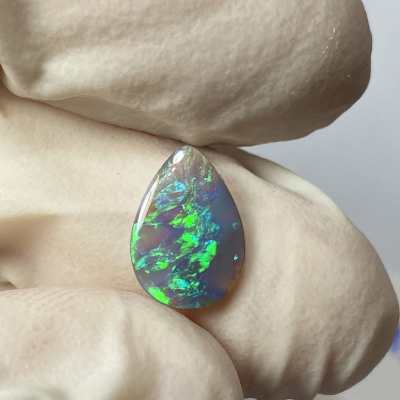 Opale foncée australienne de Lightning Ridge de 0.83 ct (cLR-153)