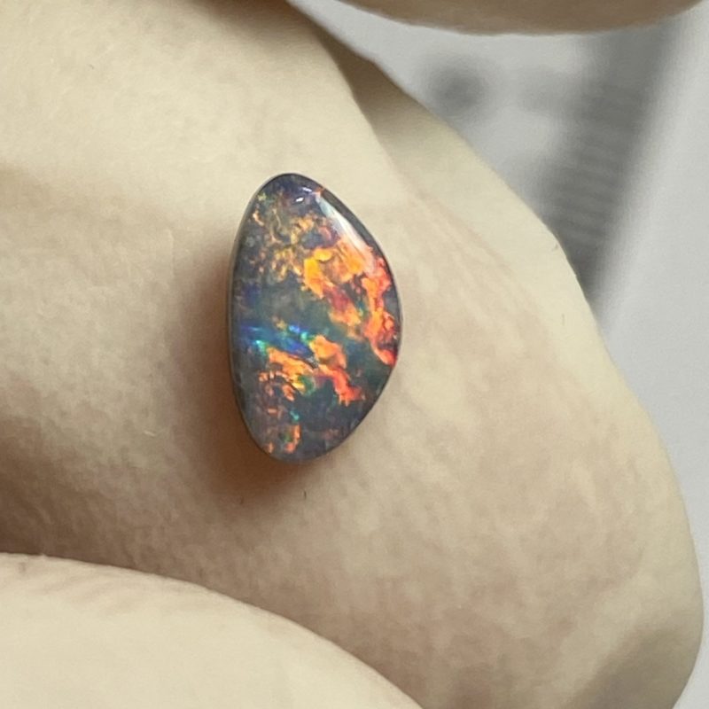 Opale foncée australienne de Lightning Ridge de 0.51 ct (cLR-88)