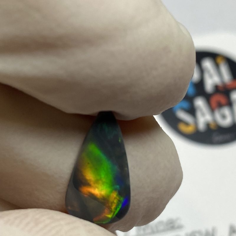 Opale noire australienne de Lightning Ridge de 0.80 ct (cLR-137)