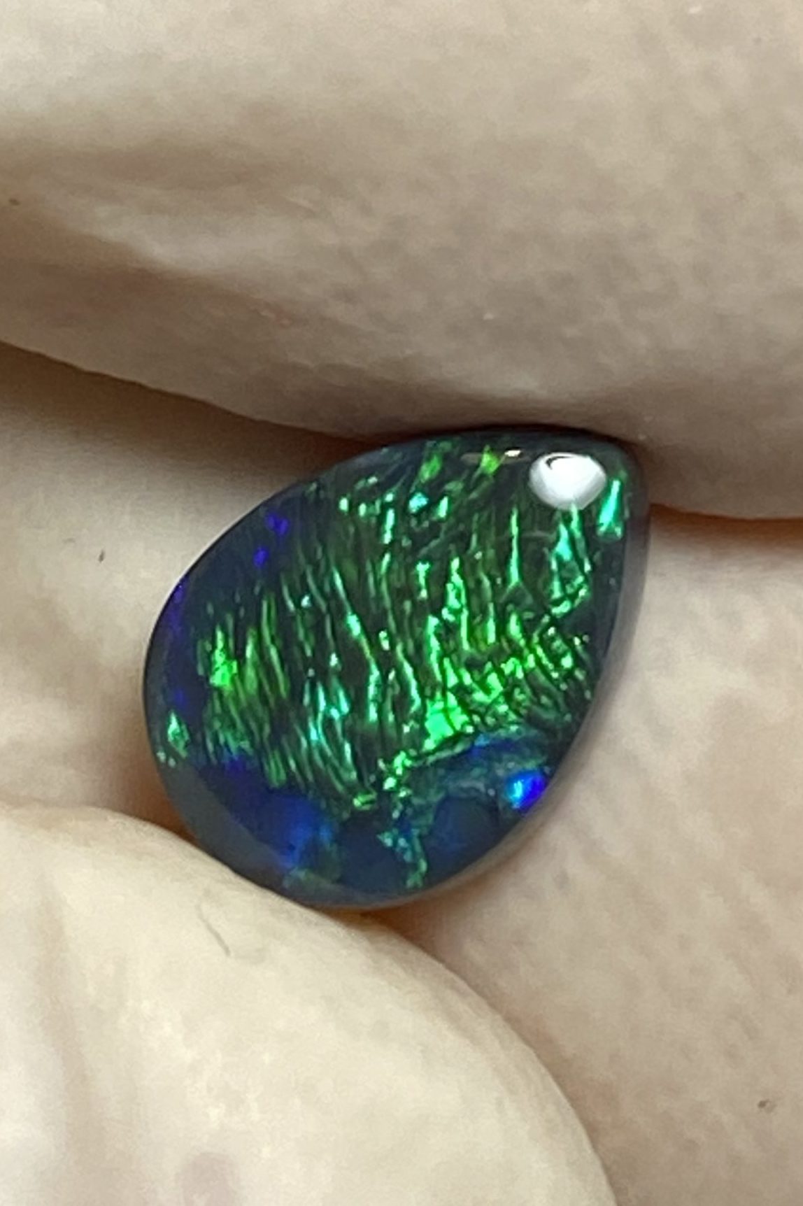 Opale noire australienne de Lightning Ridge de 0.92 ct (cLR-148)