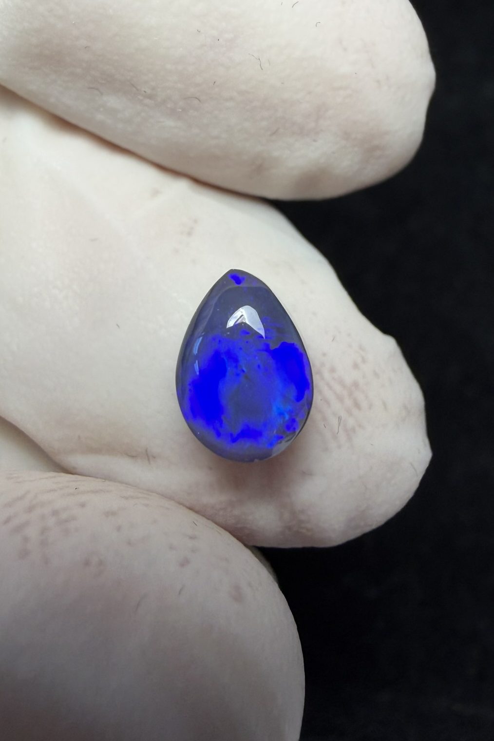 Opale semi-cristal foncée australienne de Lightning Ridge de 1.48 ct (cLR-180)