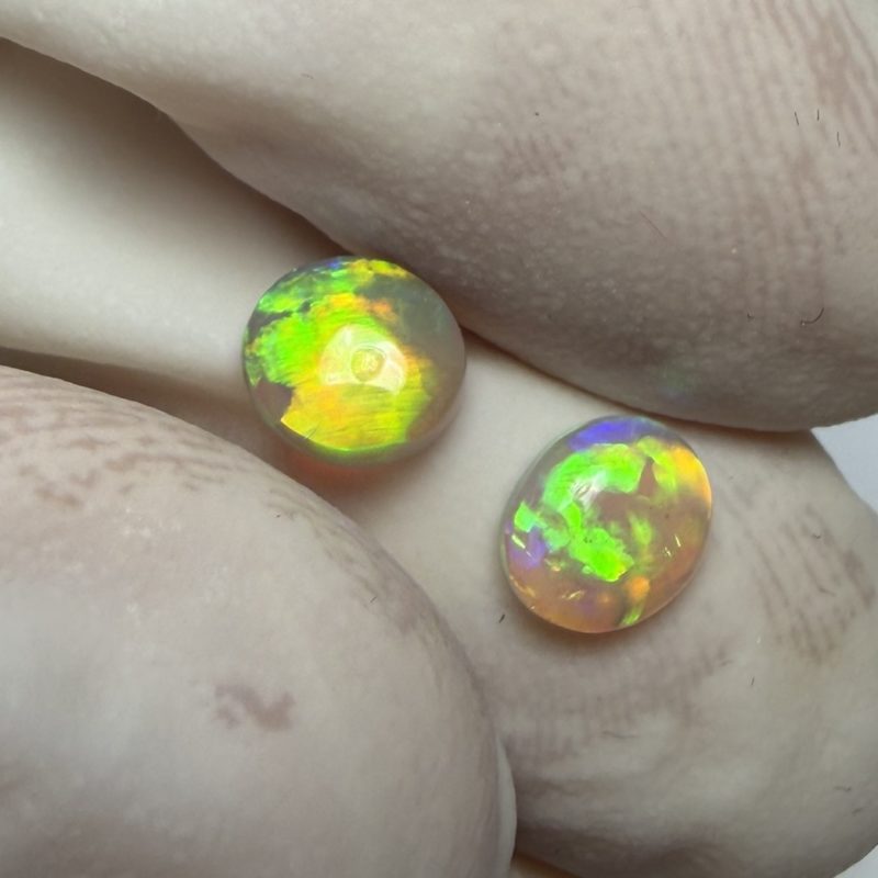 Paire d'opales cristal australiennes de Lightning Ridge de 0.74 ct au total (cLR-201)