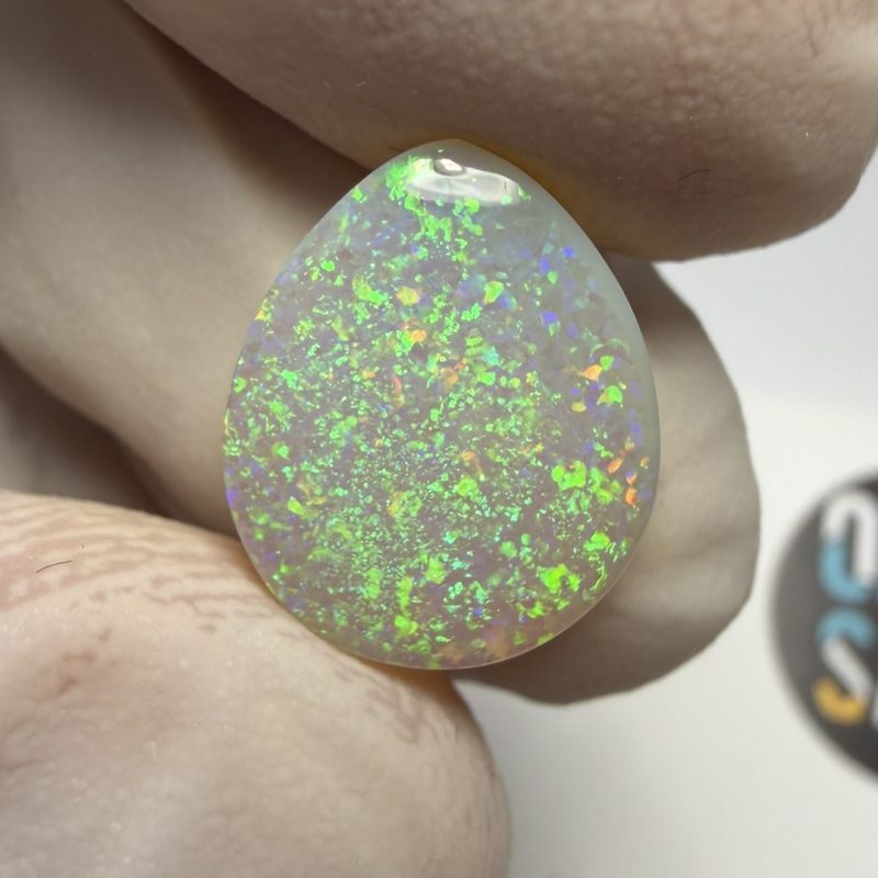 Opale semi-cristal foncée australienne de Lightning Ridge de 2.86 ct (cLR-210)