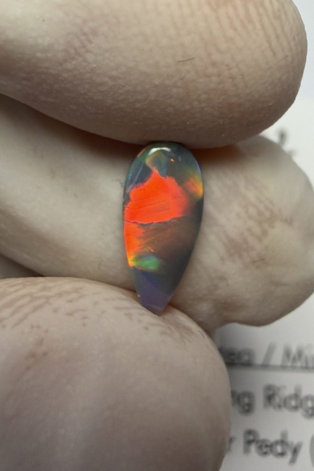 Opale foncée australienne de Lightning Ridge de 0.60 ct (cLR-212)