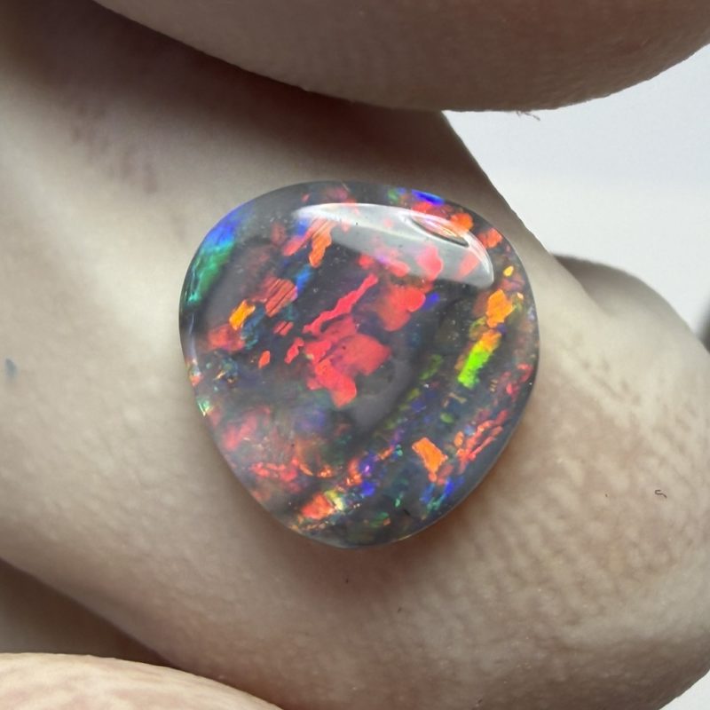 Opale foncée australienne de Lightning Ridge de 0.76 ct (cLR-215)