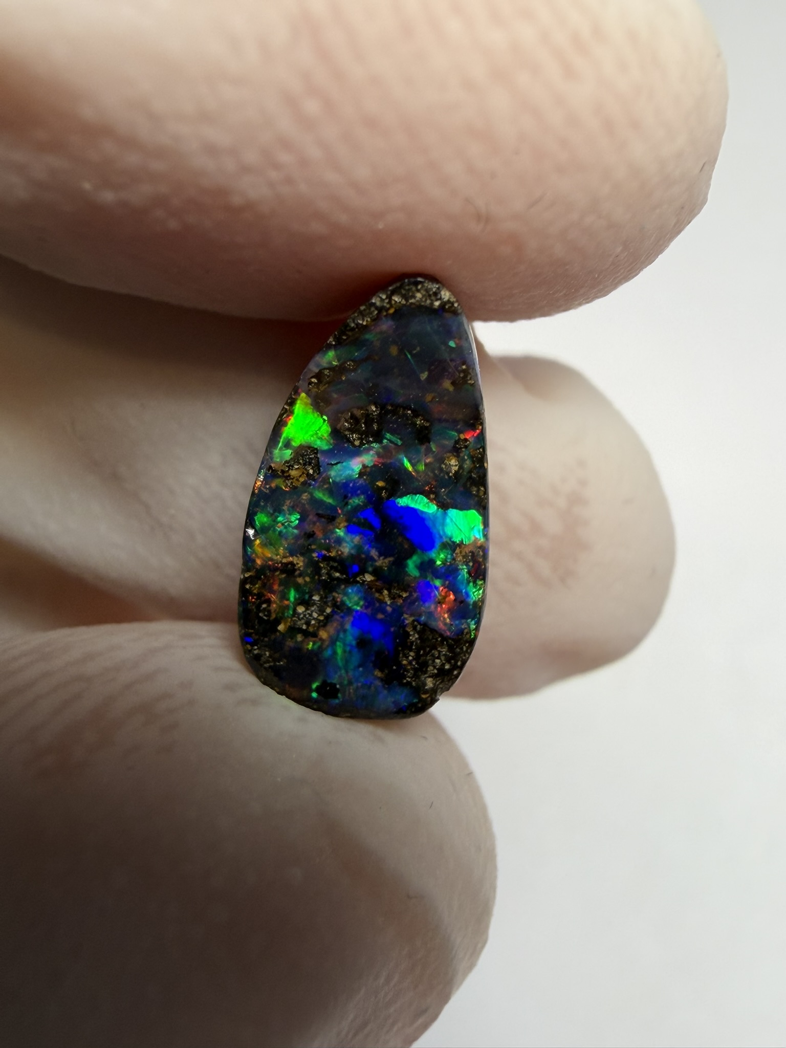 RÉSERVÉ - Opale boulder australienne de 2.75 ct (CBO-228) – Image 17