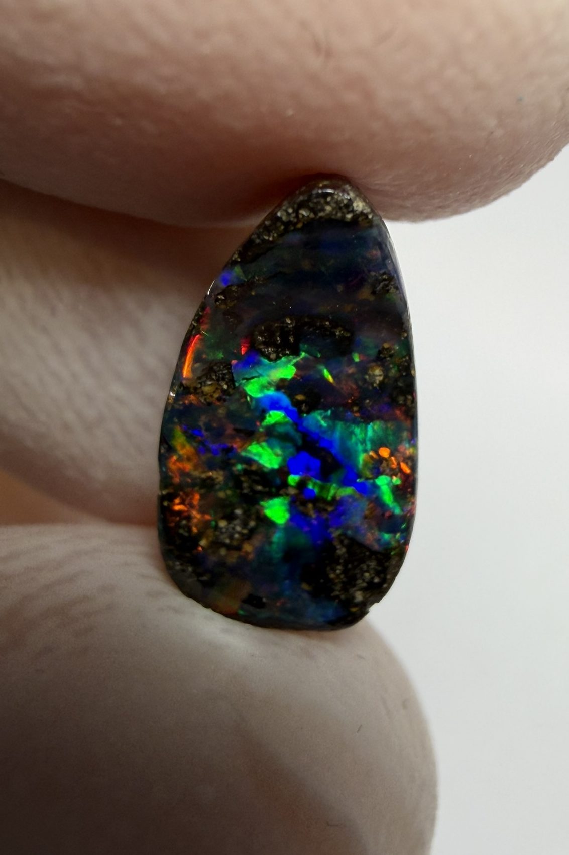 RÉSERVÉ - Opale boulder australienne de 2.75 ct (CBO-228)